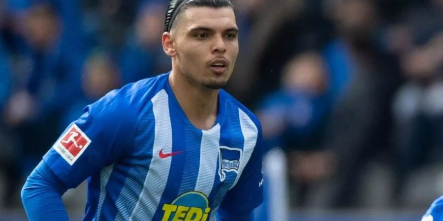 Glück gehabt: Ein Handspiel von Herthas Karim Rekik in der Partie beim VfB Stuttgart wurde übersehen. Foto: Soeren Stache
