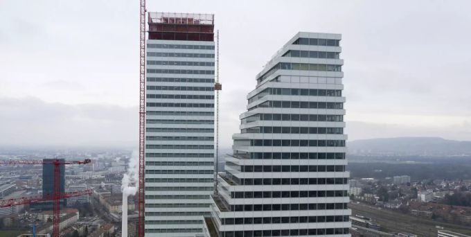 Der wirtschaftliche Erfolg von Roche (hier die Roche-Towers in Basel) trägt wesentlich zur Kursentwicklung des Swiss Market Index bei. Swiss Market Index