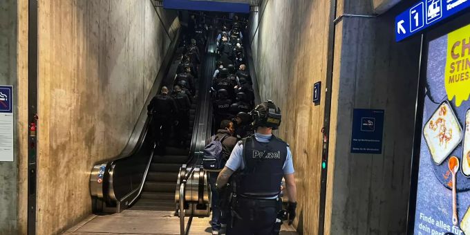 Flüchtete in Bahnhof - Mann nach Raub in Zürcher S-Bahn festgenommen