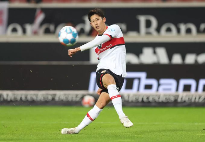 Hiroki Ito bringt seine Farben sehenswert in Führung. VfB Stuttgart