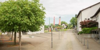 Niederbüren - Neue Kirchentreppe, moderne Abdankungshalle
