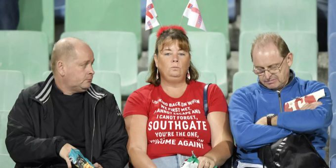 Ein Paar aus England zog einen Sport-Event der Hochzeit des Sohnes vor. (Symbolbild) Hochzeit