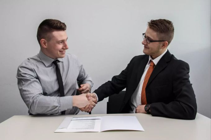 Willkommen an Board! Die Taktik, ein zusätzliches «Extrablatt» zu verwenden, hat sich bewährt. Bewerbung Extrablatt