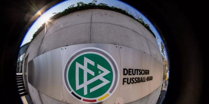 Vor Gericht ging es unter anderem um die Pflicht, sich als Spielerberater beim DFB registrieren zu lassen. Foto: Boris Roessler/dpa/Archivbild Vor Gericht ging es unter anderem um die Pflicht, sich als Spielerberater beim DFB registrieren zu lassen. Foto: Boris Roessler/dpa/Archivbild
