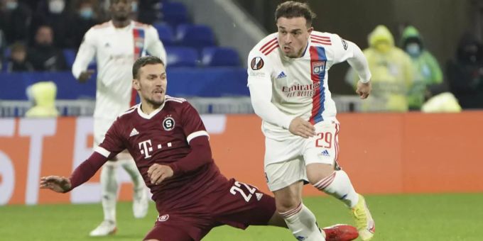 Zauberzwerg Xherdan Shaqiri hat in Lyon einen schweren Stand. Jetzt kommt PSG. Xherdan Shaqiri