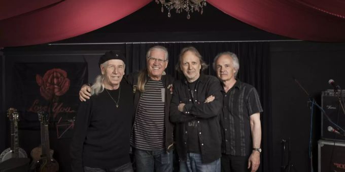 Die Band Les Sauterelles: Bassist Freddy Mangili, Sänger und Gitarrist Toni Vescoli, Schlagzeuger Düde Dürst und Gitarrist Peter Glanzmann (v. l.). les sauterelles