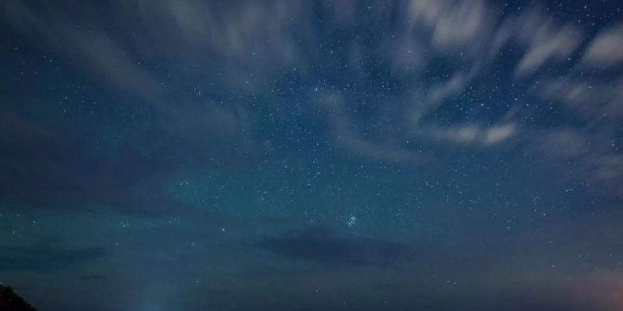 Eine totale Mondfinsternis im Mai gehört zu den Himmelsereignissen im Jahr 2022. Foto: Axel Heimken/dpa/Archivbild