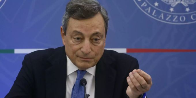 Der italienische Ministerpräsident Mario Draghi kündigt Verschärfungen beim Kampf gegen das Coronavirus an. (Archivbild>) Der italienische Ministerpräsident Mario Draghi kündigt Verschärfungen beim Kampf gegen das Coronavirus an. (Archivbild>)