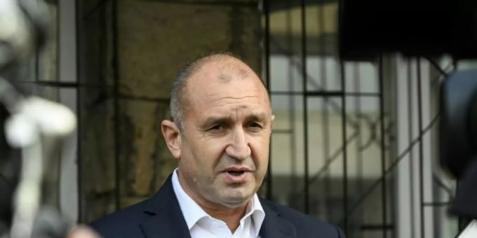 Rumen Radew nach der Stimmabgabe Rumen Radew nach der Stimmabgabe