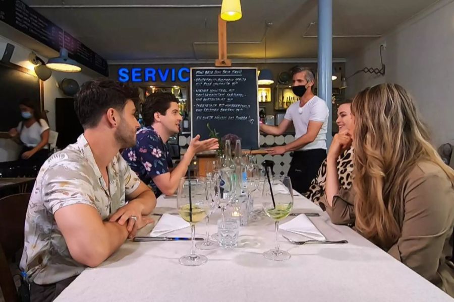 Restaurant Piazza am Idaplatz Zürich: Luca Hänni, Patrick «Karpi» Karpiczenko, Dominique Rinderknecht und Eliane.