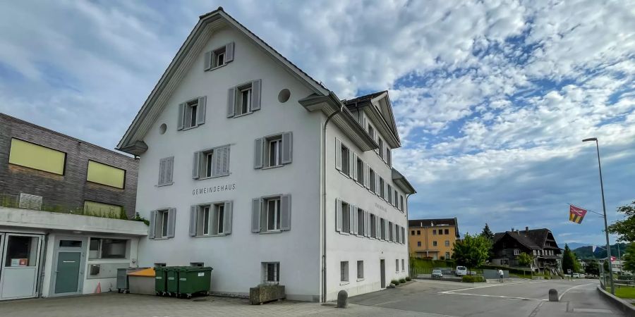 Das Gemeindehaus in Root.