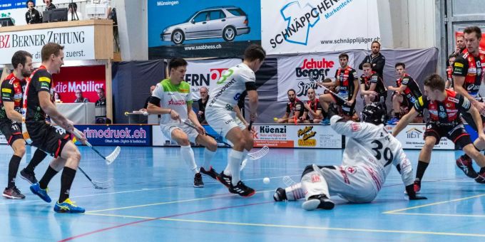 Im achten Meisterschaftsspiel unterliegt der UHC Waldkirch-St. Gallen am Samstag, 30. Oktober 2021 bei Langnau Tigers trotz zweimaliger Führung mit 2:4.