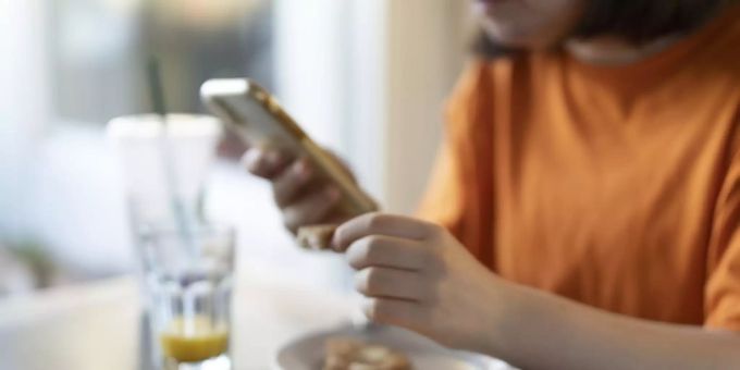 Für viele Schweizer Handynutzer wäre ein Prepaid-Angebot günstiger als ein Mobilfunk-Abo. Das zeigt eine Studie des Online-Vergleichsdienstes Moneyland. Handy Prepaid
