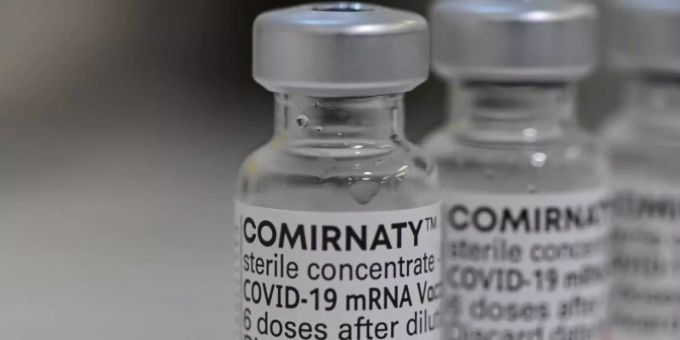 Der Impfstoff Comirnaty des Herstellers Biontech/Pfizer gegen das Coronavirus. biontech