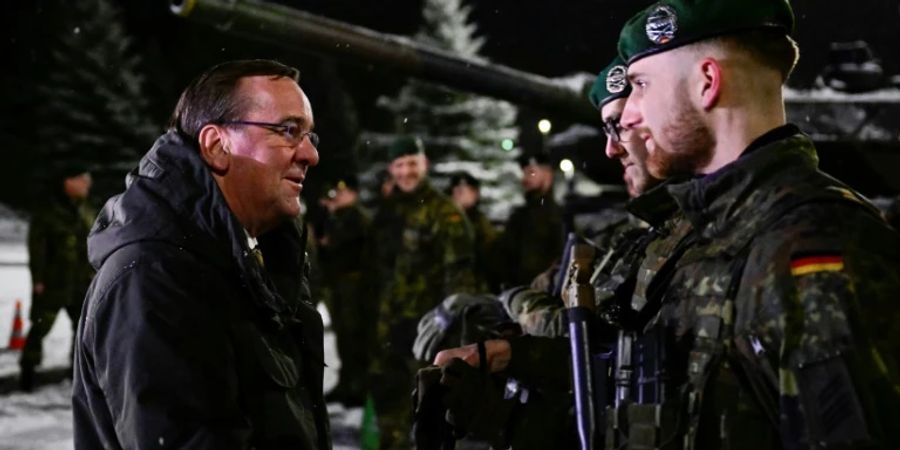 Pistorius spricht in Rukla mit Bundeswehrsoldaten