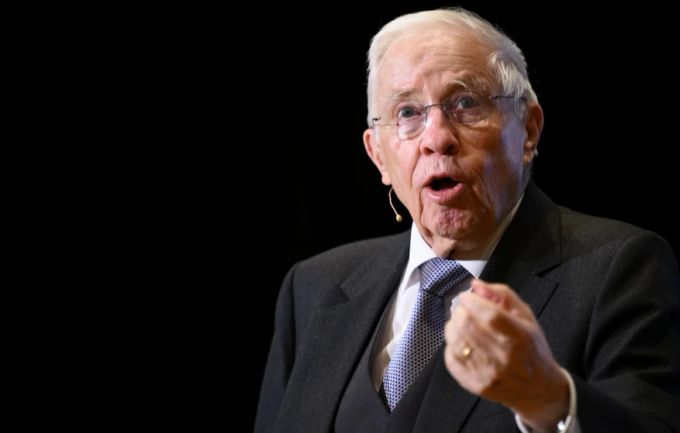 Für Christoph Blocher steht die Schweiz derzeit gut da – er warnt davor, dass eine Weiterentwicklung der Schweizer Beziehnungen zur EU auch zahlreiche Gefahren berge. (Archivbild) Christoph Blocher