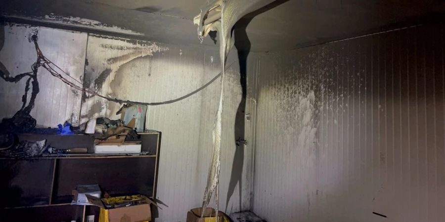 St. Gallen: Baucontainer gerät in Brand