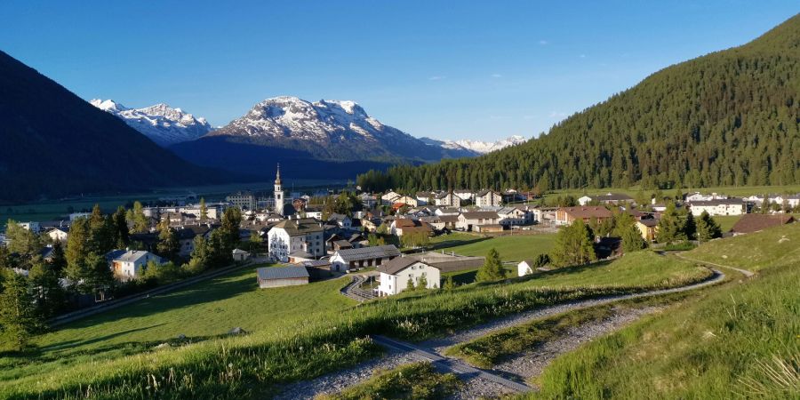 Blick auf die Gemeinde Bever im Oberengadin. - Region Maloja