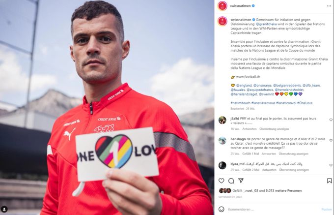 Auch die Schweizer Nati trug in der Nations League – an der WM in Katar wurde sie verboten – die One-Love-Binde. one love