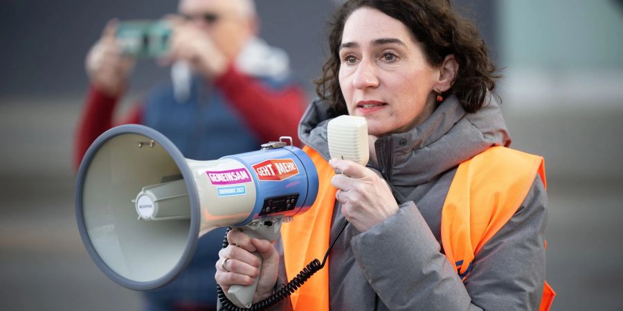 Cosima Ingenschay, EVG-Verhandlungsführerin: Die EVG will mit der Bahn über das Thema Mindestlohn sprechen.