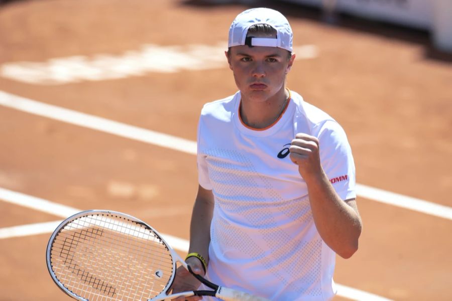 Darauf folgte das ATP-Debüt in Genf. Dort gelang sogleich der Vorstoss in den Viertelfinal.