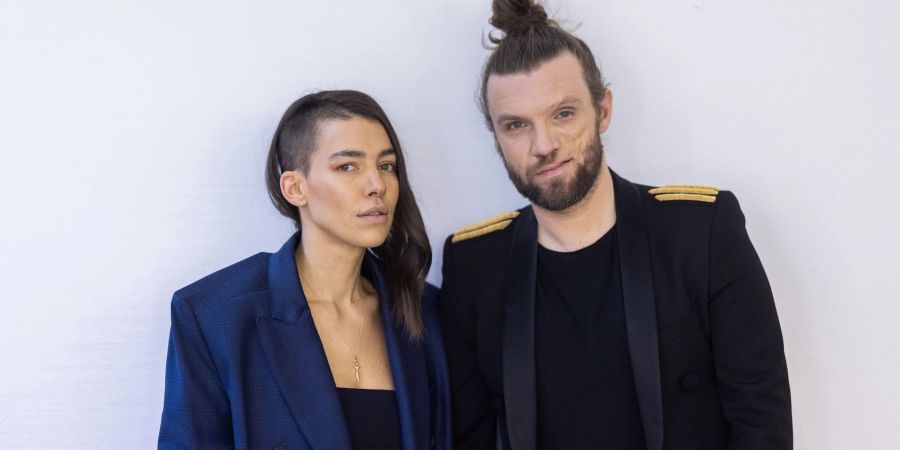 Alina Süggeler und Andreas Weizel von der Band Frida Gold im Anschluss an ein dpa-Interview bei den Proben zum Eurovision Song Contest 2023.