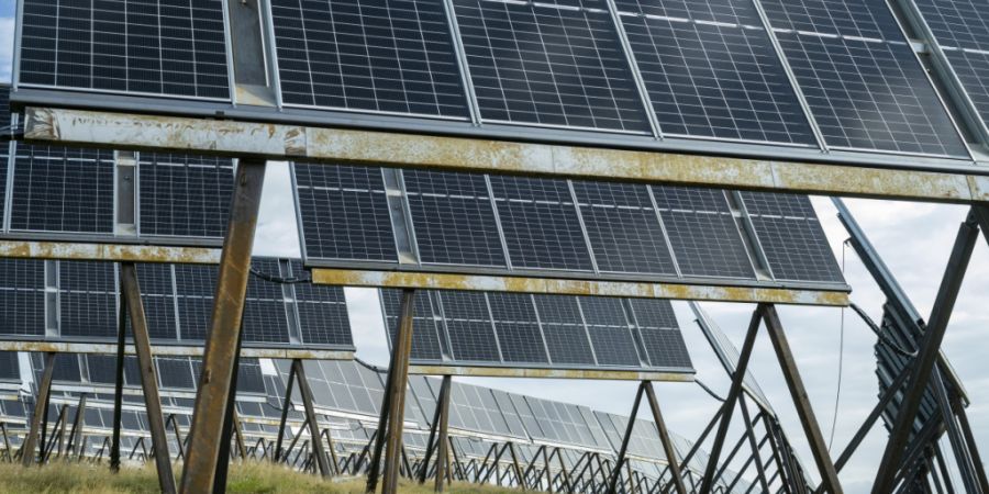 Die alpine Photovoltaik-Grossanlage von Sedrun Solar steht in der Gemeinde Tujetsch GR und deckt den Strombedarf der Standortgemeinde.