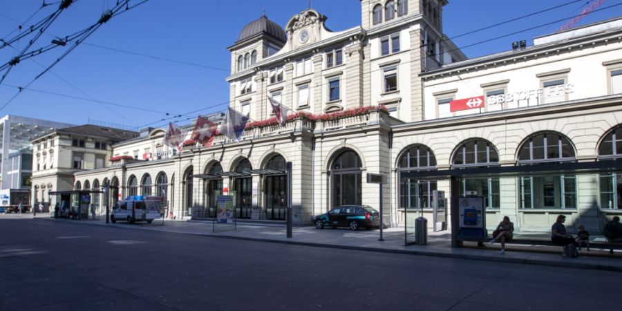 Um mehr Kapazität am Bahnhof Winterthur zu schaffen, schlagen zwei Politikerinnen die Verschiebung des historischen Gebäudes vor. (Archivbild)