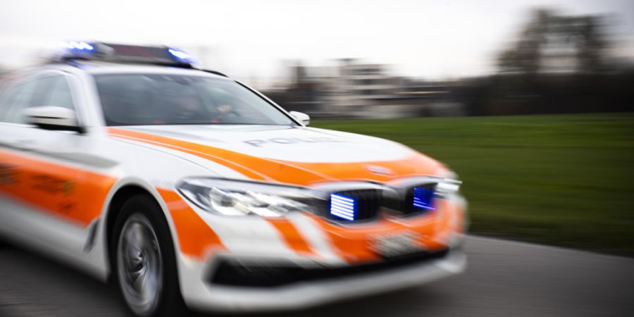 Die Kantonspolizei St. Gallen rückte zu einer Gewässerverschmutzung nach Dreien aus. (Symbolbild)