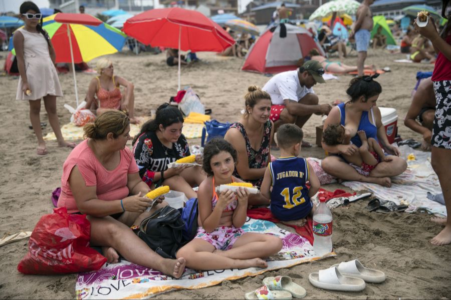 Betreiber von Strandbädern in Apulien (I) haben Besuchenden verboten, eigene Speisen und Getränke mitzubringen.