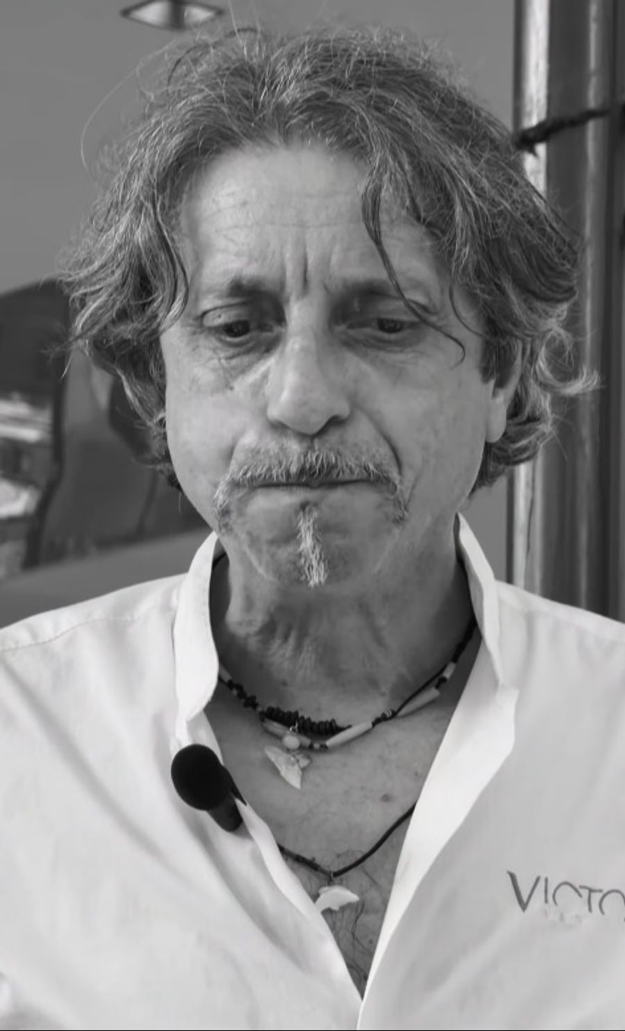 Luciano Colono sammelt Speichel im Mund und antwortet: «Ah gut, wollen Sie es mit oder ohne Spucke?»