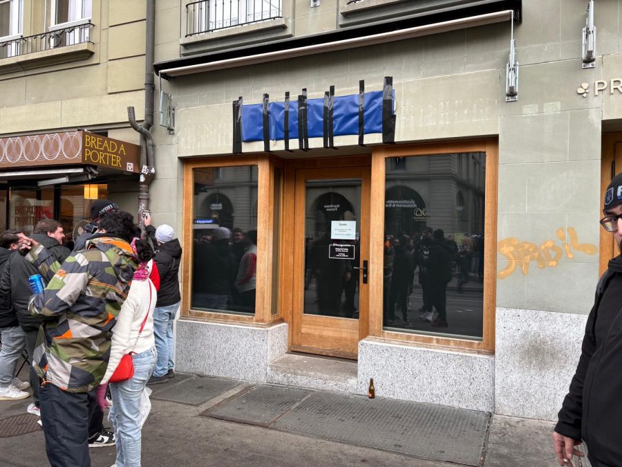 Lieber sieben verbleibende Buchstaben als gar keine. Denn das war im Januar vor dem Lyon-Spiel der Fall – aus Sicherheitsgründen wegen der Auswärtsfans.