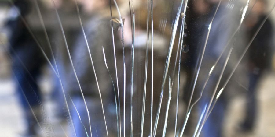 Mit Einbrüchen von international handelnden Gruppierungen in Schweizer Garagenbetriebe befasst sich eine nationale, operative Taskforce. Das schreibt der Bundesrat. (Themenbild)
