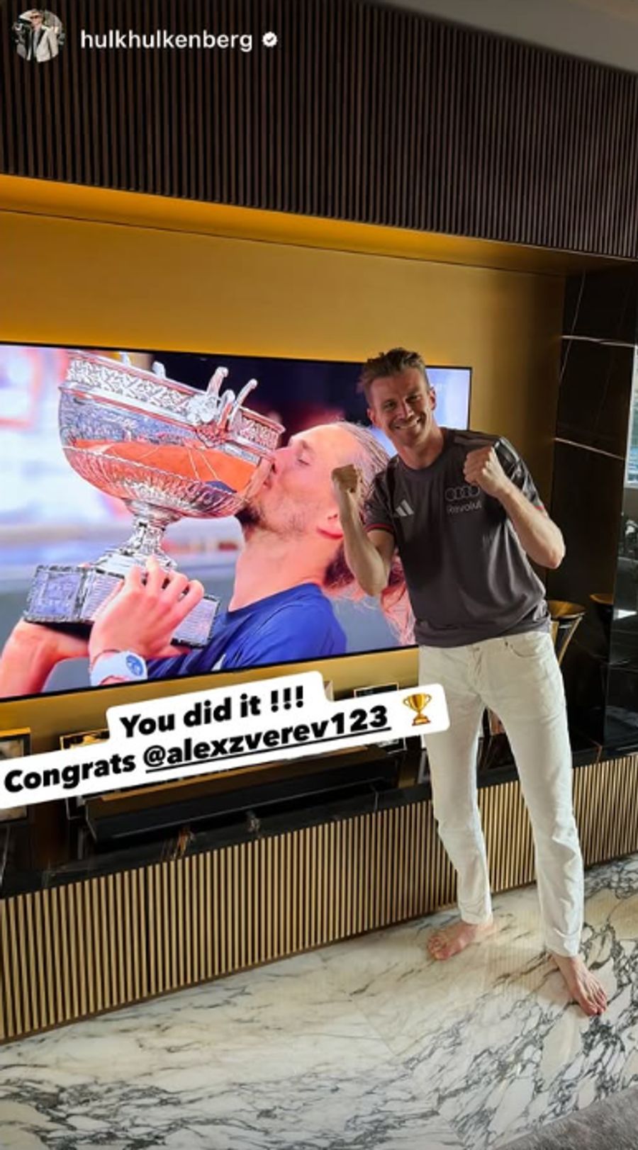 Auch Stars anderer Sportarten haben den Final verfolgt. Formel-1-Pilot Nico Hülkenberg gratuliert.