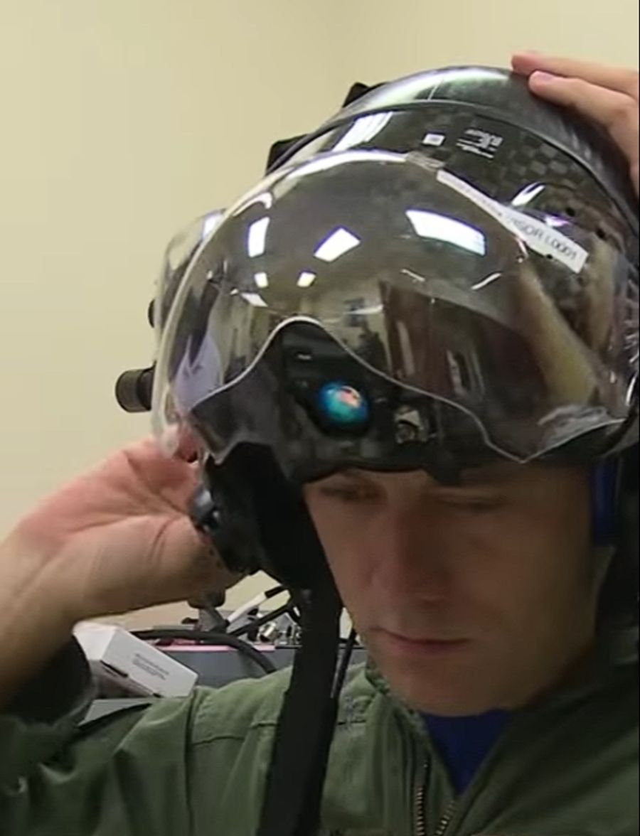 Für den Hightech-Helm des F-35 werden mittlerweile über 400'000 Franken fällig.
