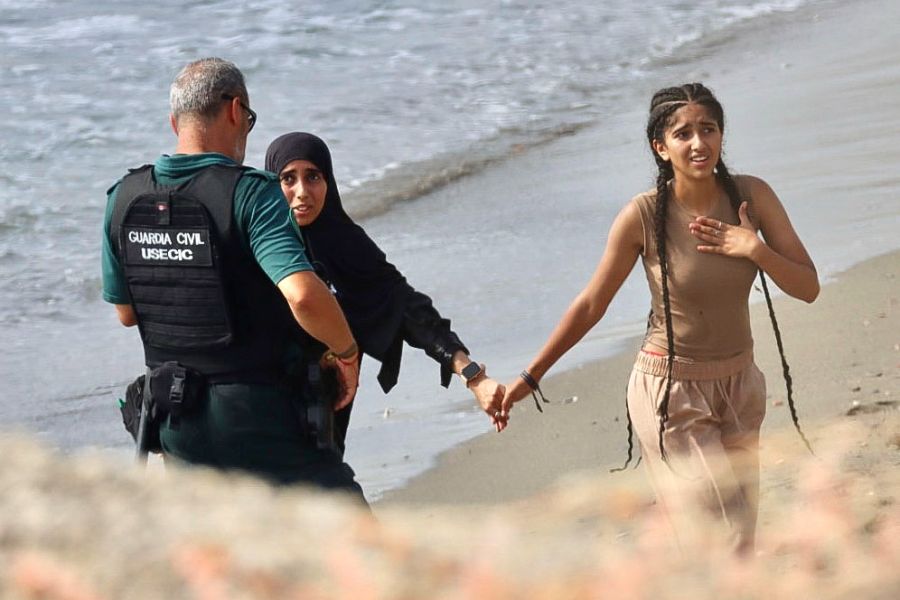 Die SP schreibt, die Flüchtlinge seien zwischen die Fronten eines Konflikts zwischen Spanien und Marokko geraten.