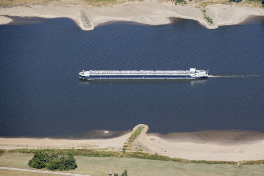 Bis heute blockieren die Überreste der Kriegsschiff-Flotte Teile der Donau und erschweren die Passage für Frachtschiffe.