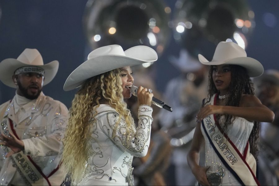 Beyoncé verkauft eine leere Holzbox zur Aufbewahrung von Schallplatten für fast 1000 Dollar.
