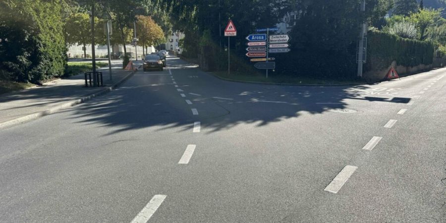 Bei einer Kollision zwischen einem Auto und einem E-Scooter ist am Samstagmorgen in Chur ein Mann verletzt worden. Der Unfall ereignete sich an der Verzweigung der St. Luzistrasse und d...