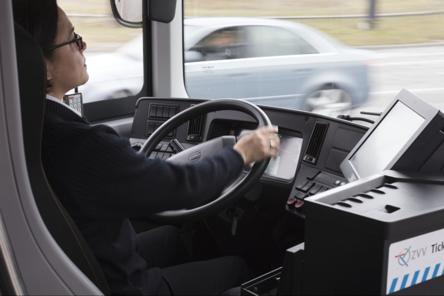 Mehr als die Hälfte der befragten Busfahrerinnen und Busfahrer leidet unter Gelenkschmerzen.