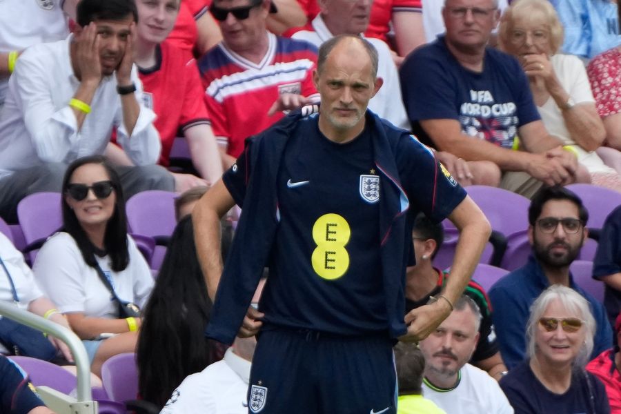 England-Trainer Thomas Tuchel verfolgt die Generalprobe gegen Costa Rica – trotz Gewitterunterbrechung überzeugte sein Team mit einem klaren 3:0.