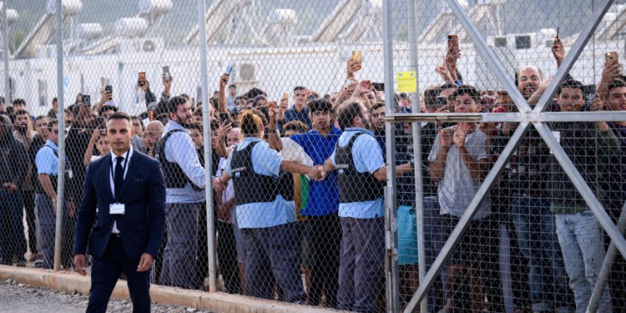 ARCHIV - Bewohner des Flüchtlingslagers in Malakasa, nördlich von Athen. Foto: Bernd von Jutrczenka/dpa