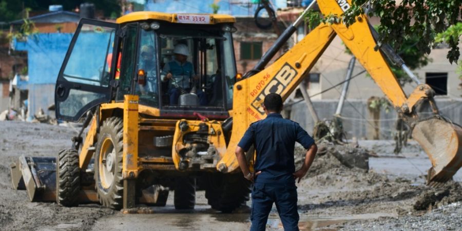 Trümmerbeseitigung in Nepal. Foto: Niranjan Shrestha/AP/dpa