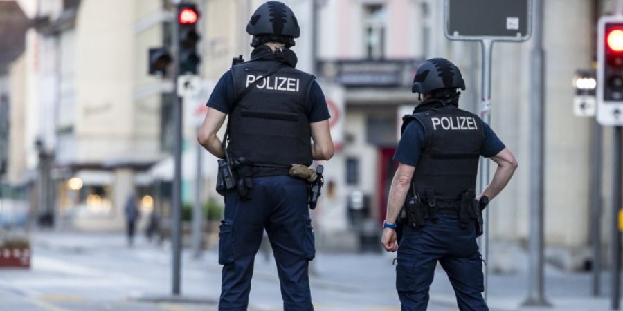 Bei einer Schiesserei an einer Rave-Party in Aarau in der Nacht auf Sonntag ist nach vorläufigen Erkenntnissen der Polizei eine Person getötet worden. Die Polizei markierte am Sonntag...