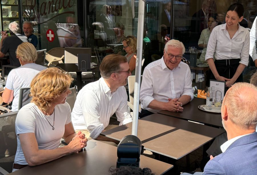 In der Confiserie Brändli machte die Gruppe eine kurze Pause, bevor...