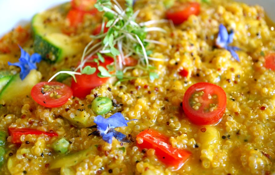 Als Risotto ein absolutes Erlebnis: Mit seiner gold-gelben Farbe ist Quinoa ein echter Hingucker auf dem Teller.