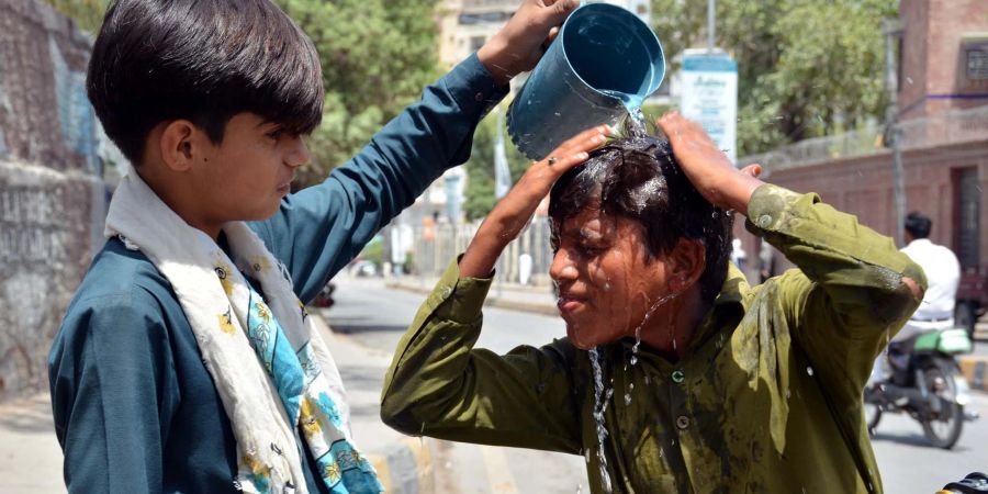 Wegen extrem hoher Temperaturen um die 50 Grad Celsius haben die Behörden Pakistans am Montag eine Hitzewarnung für Schwangere und ältere Menschen ausgesprochen. Foto-Archiv