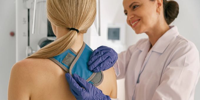 Die Mammografie sollte man alle zwei Jahre durchführen lassen. Frauengesundheit