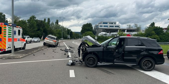 Bei der Kollision wurden fünf Personen verletzt. Kollision in Frauenfeld