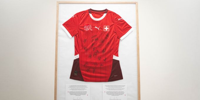 Dieses Nati-Shirt wurde für einen guten Zweck versteigert. Schweizer Nati
